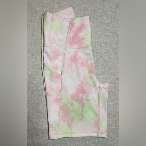 Fabletics Oasis High-Waisted Pocket Short 7” Tie Dye / Marble Biker Shorts - Picture 1 of 4